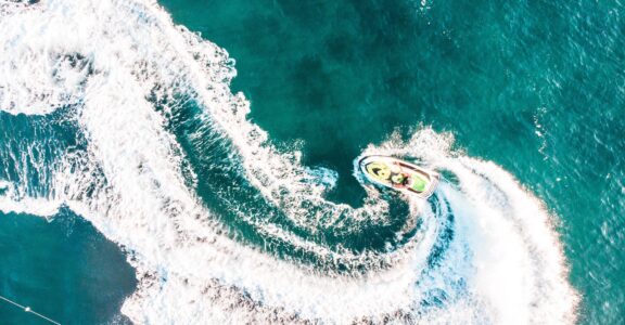 Location de jet-ski à Port-Louis : Initiation et randonnée dans le Grand Cul-de-Sac marin